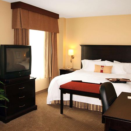 Hampton Inn & Suites לאוול מראה חיצוני תמונה
