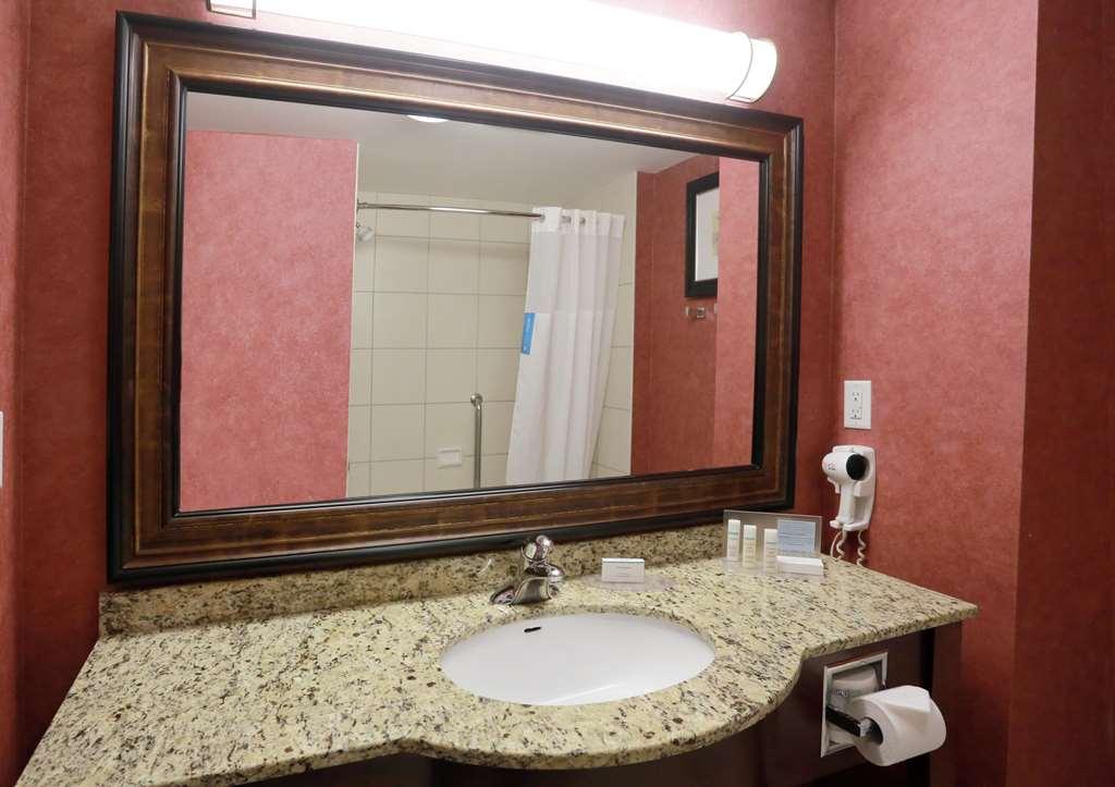 Hampton Inn & Suites לאוול חדר תמונה