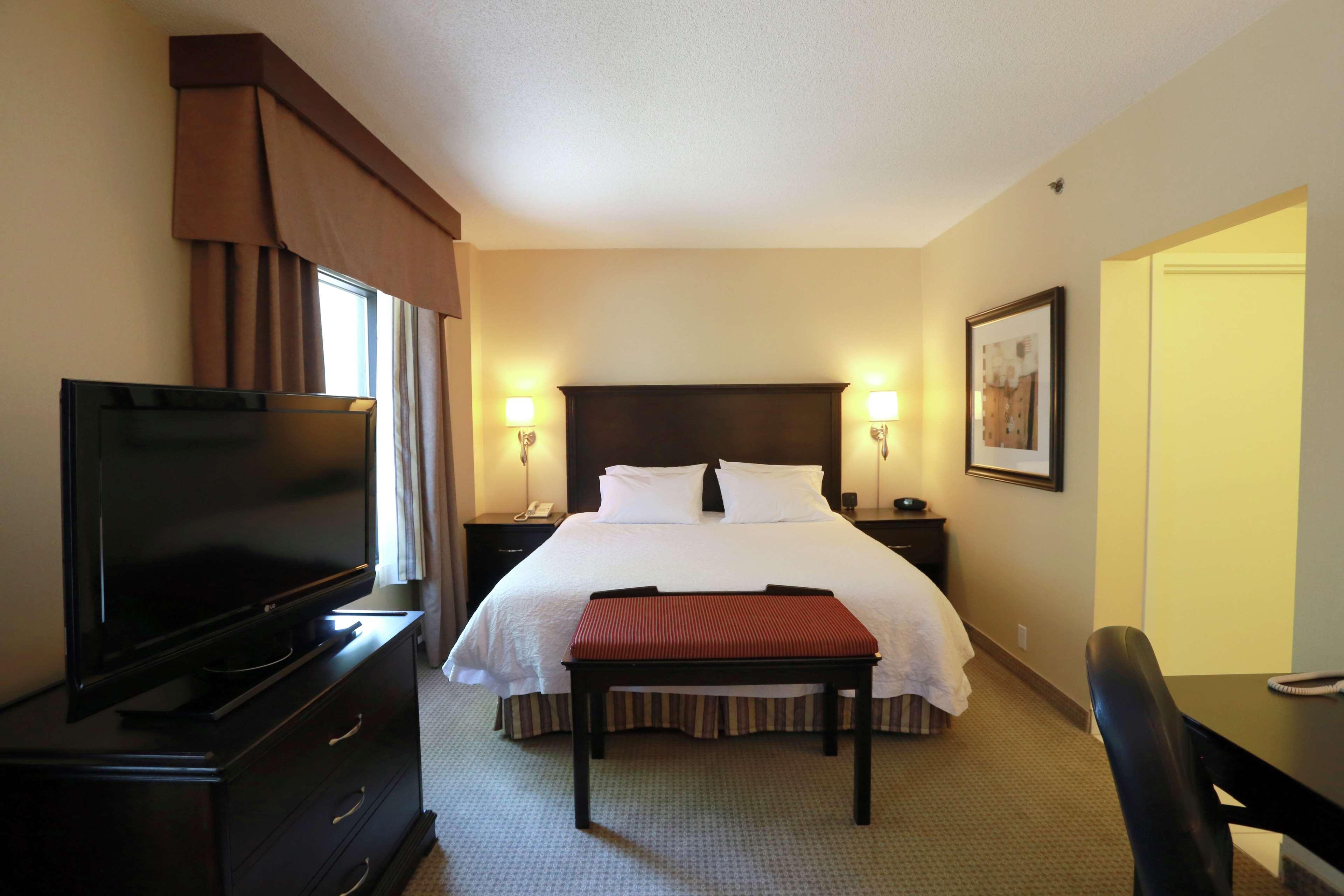 Hampton Inn & Suites לאוול מראה חיצוני תמונה