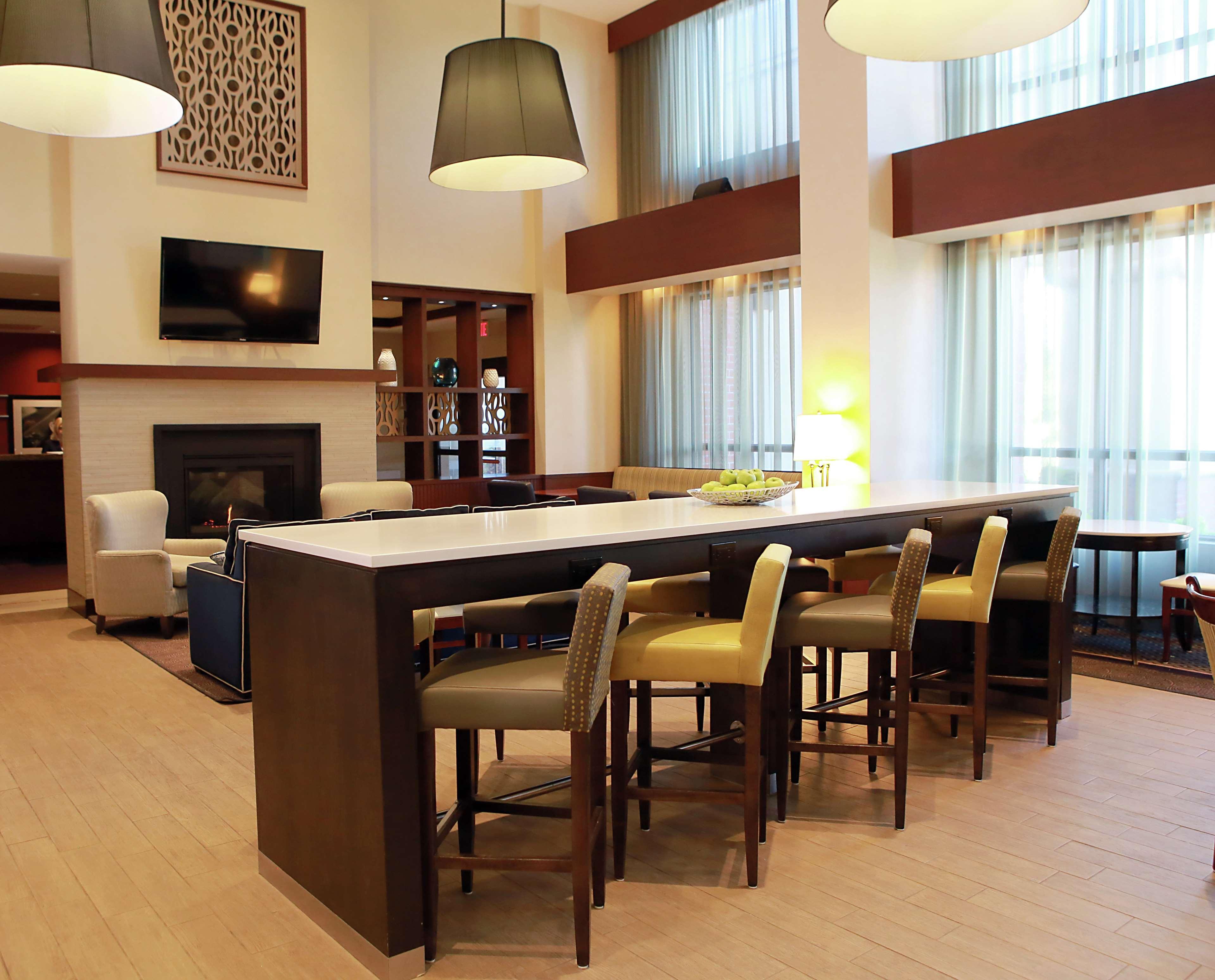 Hampton Inn & Suites לאוול מראה חיצוני תמונה