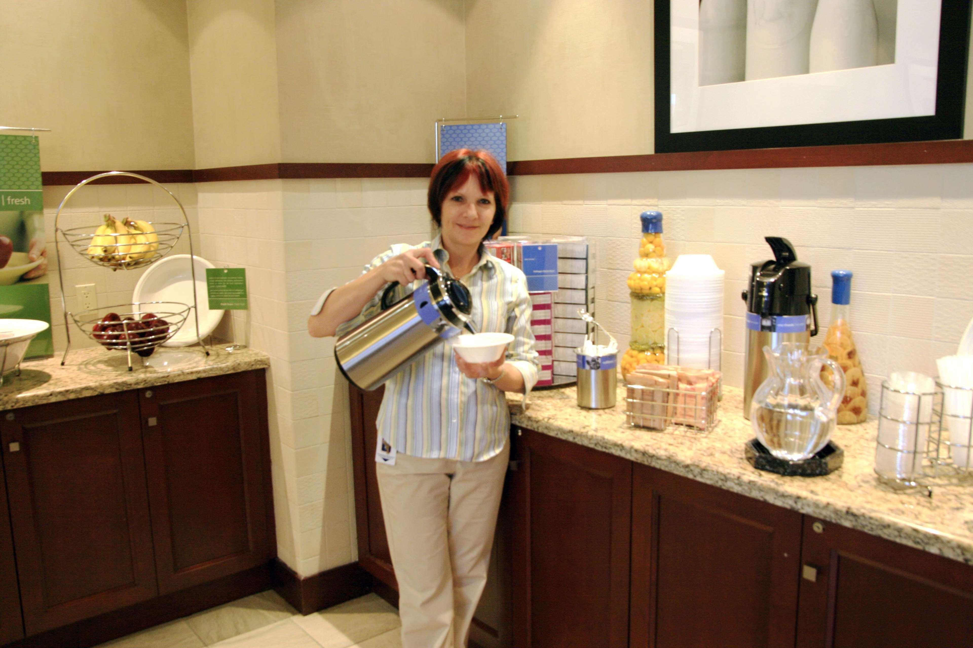 Hampton Inn & Suites לאוול מסעדה תמונה
