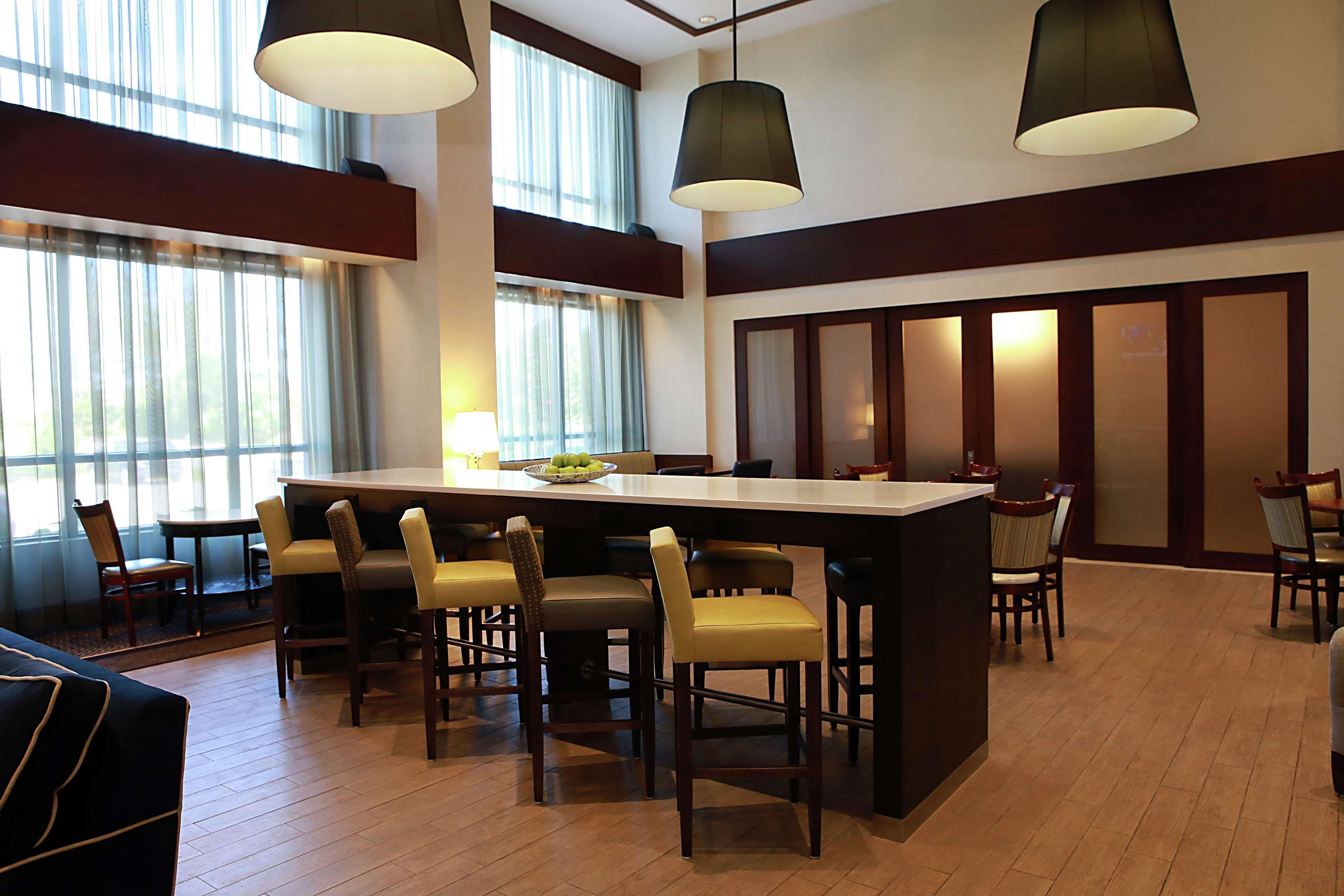 Hampton Inn & Suites לאוול מראה חיצוני תמונה