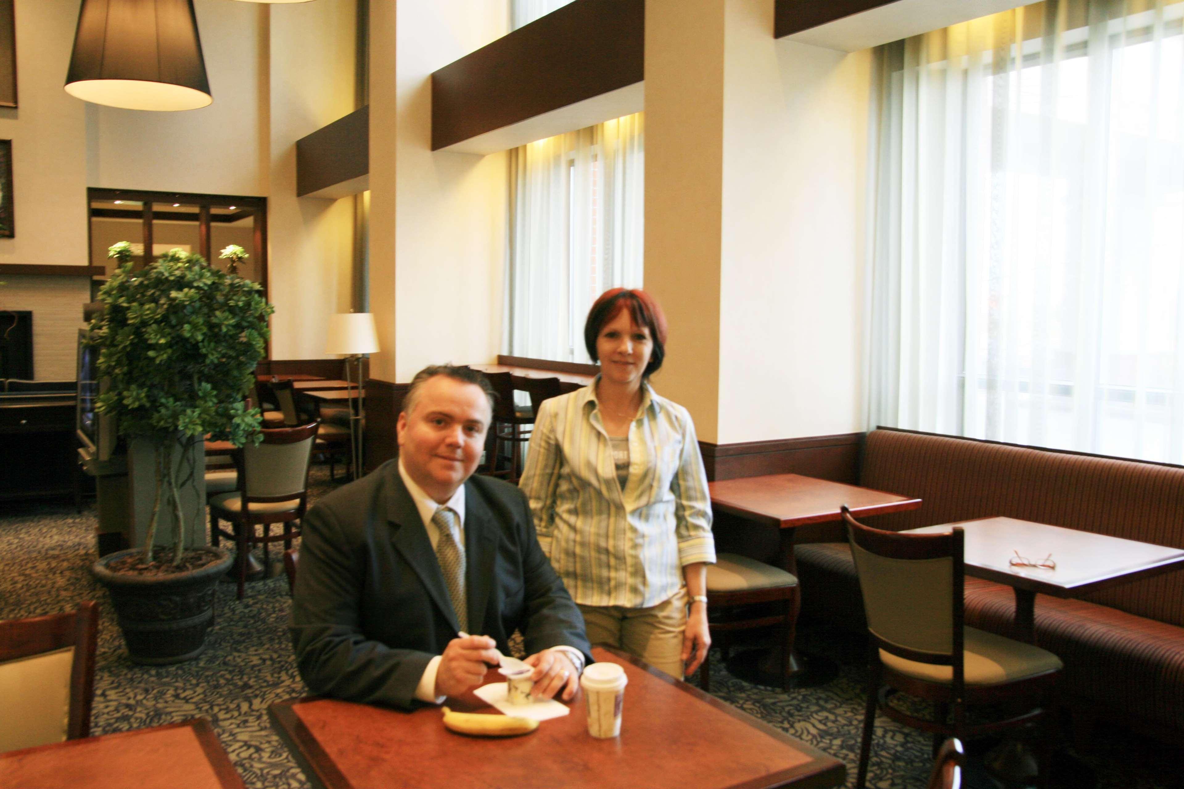 Hampton Inn & Suites לאוול מסעדה תמונה