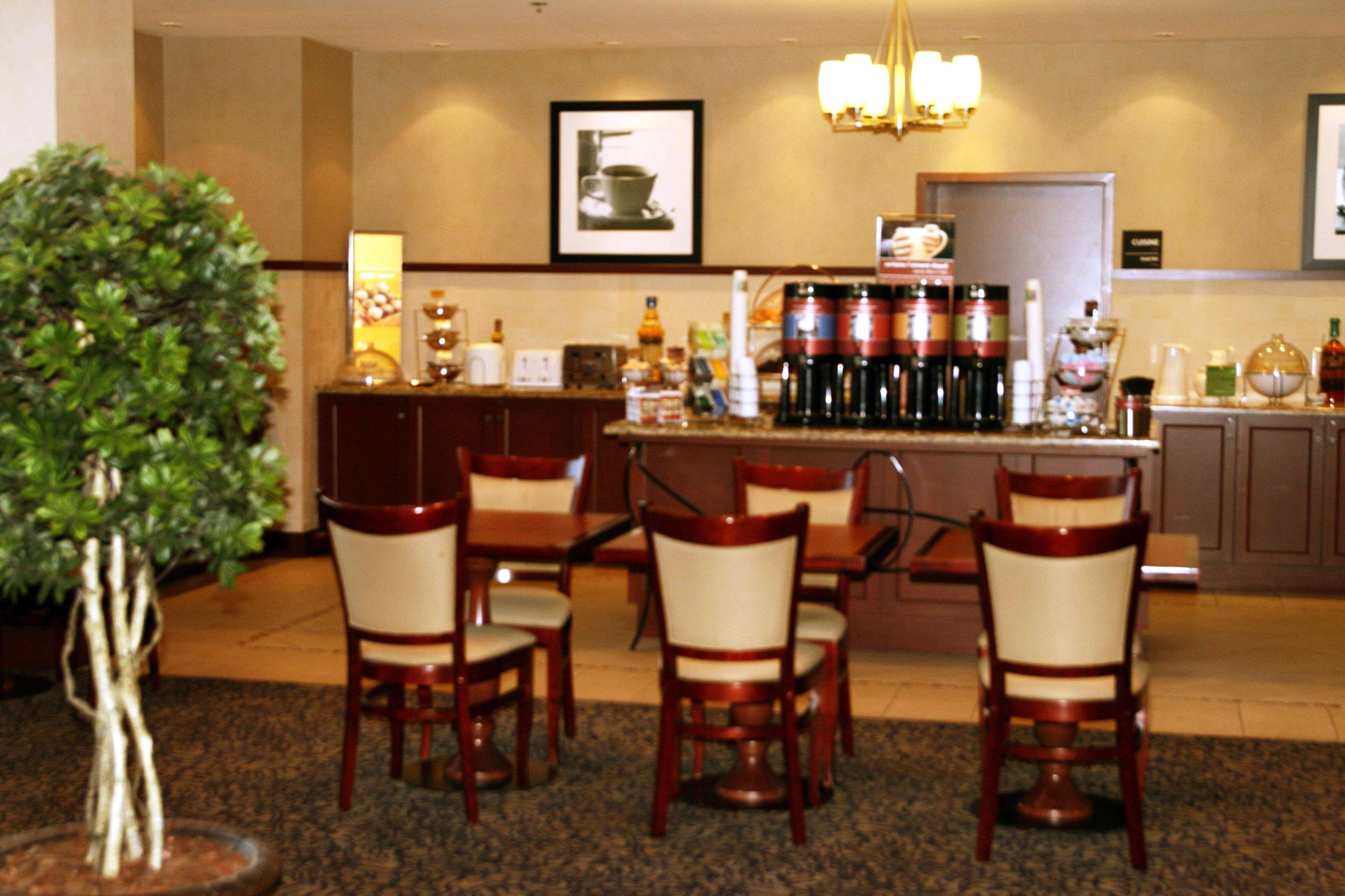 Hampton Inn & Suites לאוול מראה חיצוני תמונה