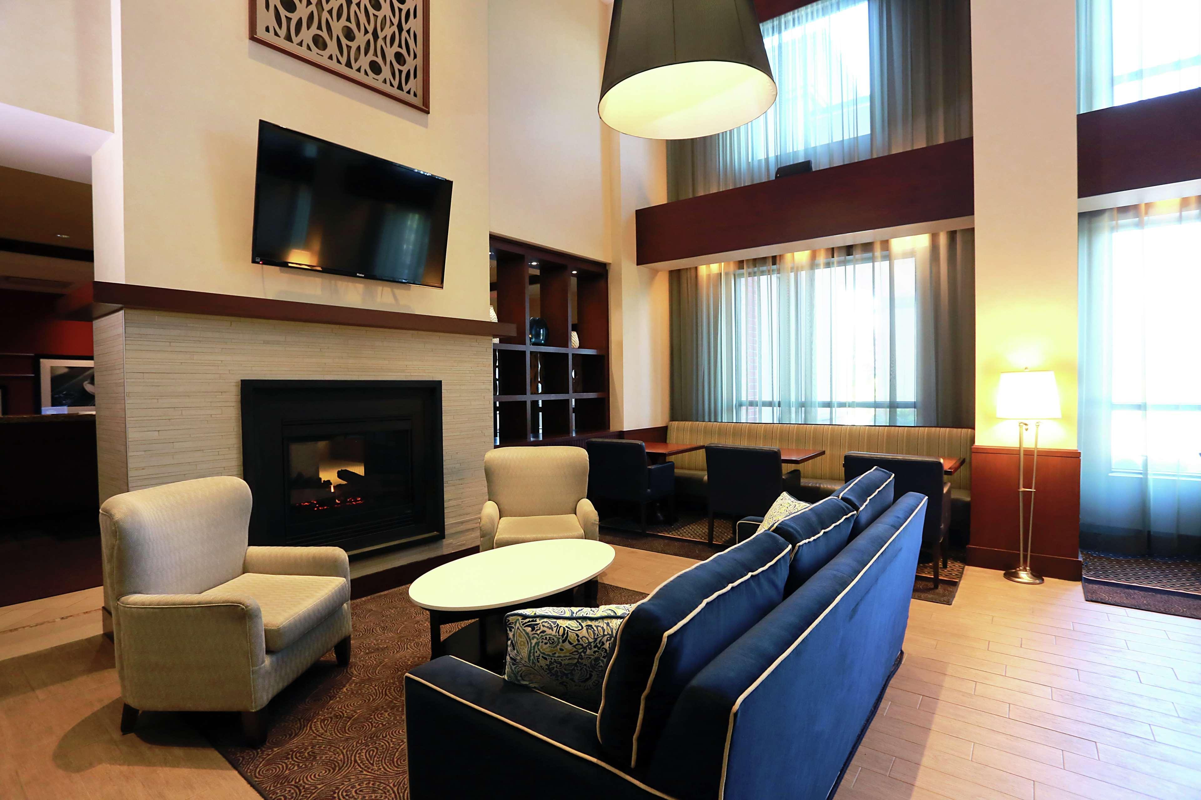 Hampton Inn & Suites לאוול מראה חיצוני תמונה
