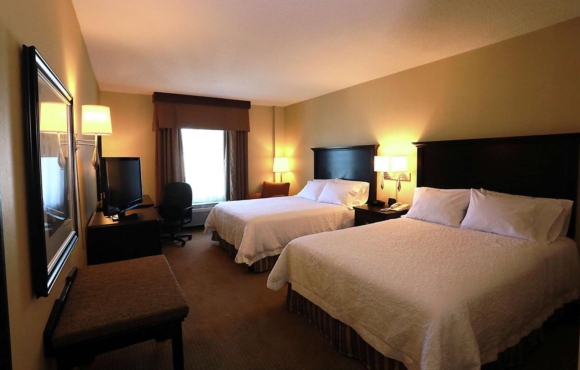 Hampton Inn & Suites לאוול מראה חיצוני תמונה