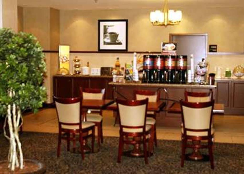 Hampton Inn & Suites לאוול מראה חיצוני תמונה