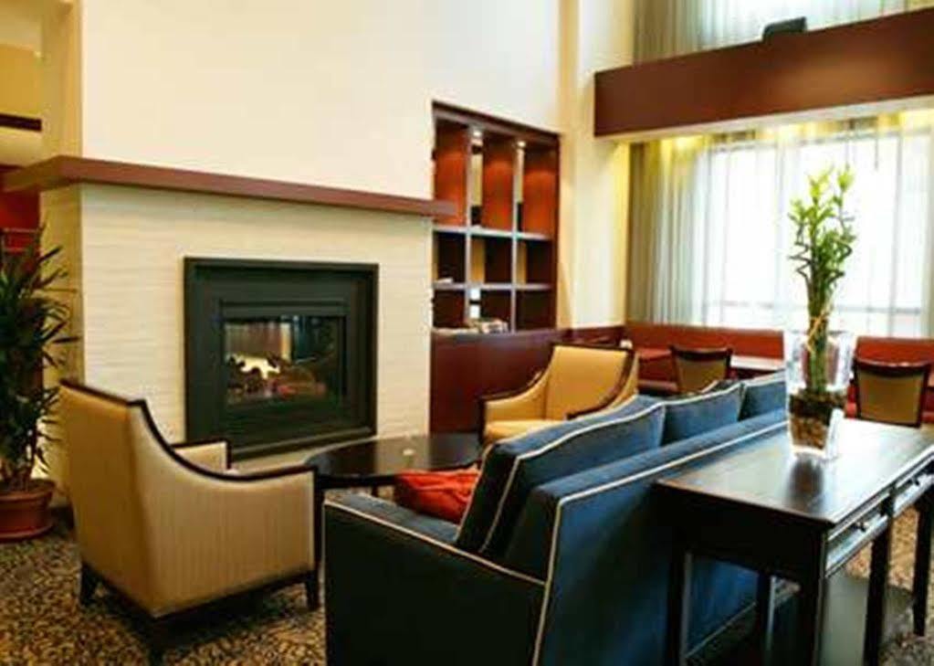Hampton Inn & Suites לאוול מראה חיצוני תמונה