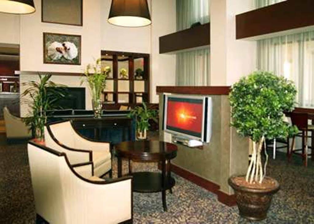 Hampton Inn & Suites לאוול מראה חיצוני תמונה