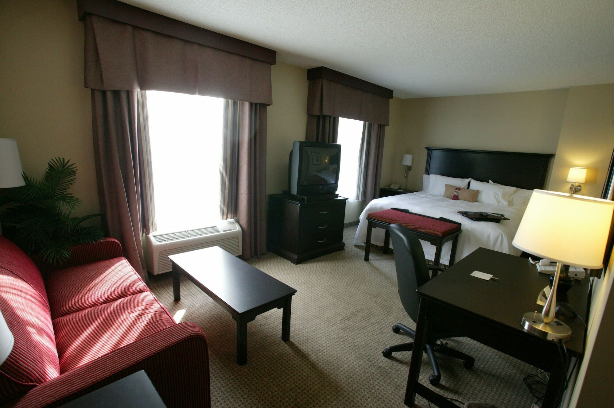 Hampton Inn & Suites לאוול מראה חיצוני תמונה